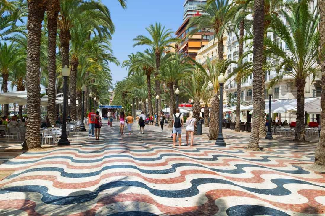 Beach, City Center And Entertainment Alicante Exteriér fotografie