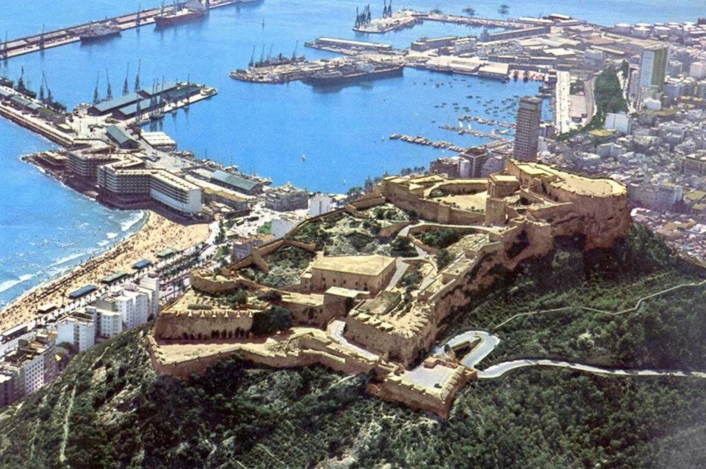 Beach, City Center And Entertainment Alicante Exteriér fotografie